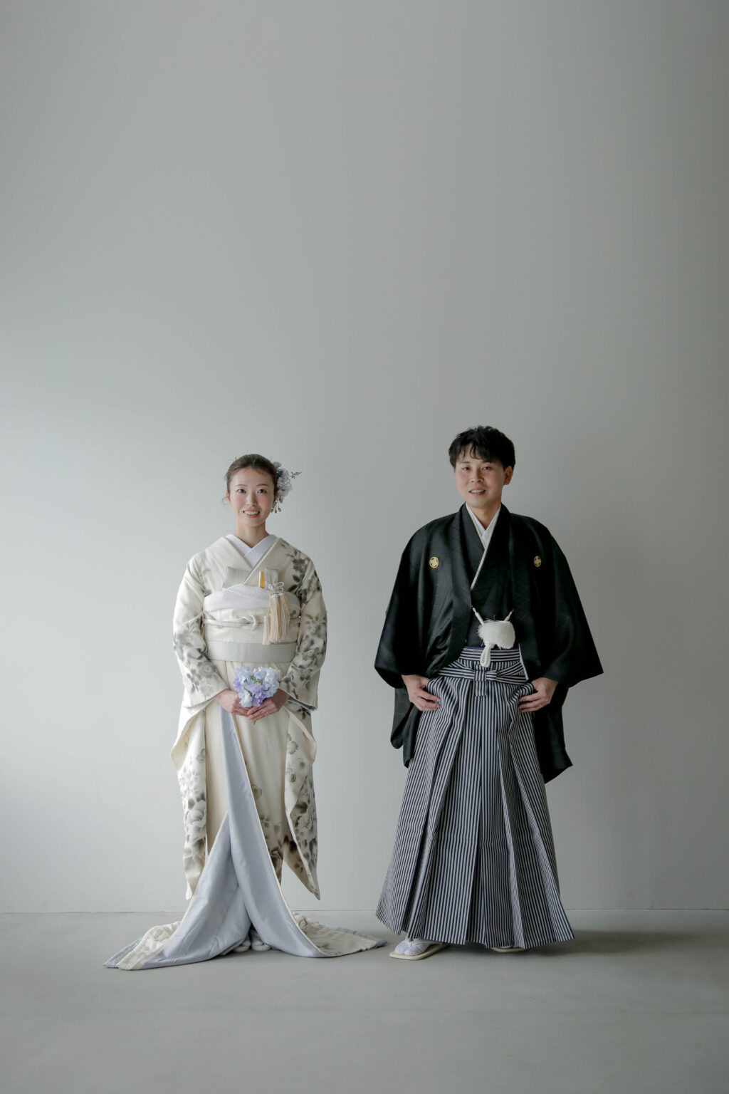 型にはまらない、自由で自然体な和装フォトウエディング。白無垢姿でこぼれる柔らかな 笑顔の一枚 | IN MY LIFE photography