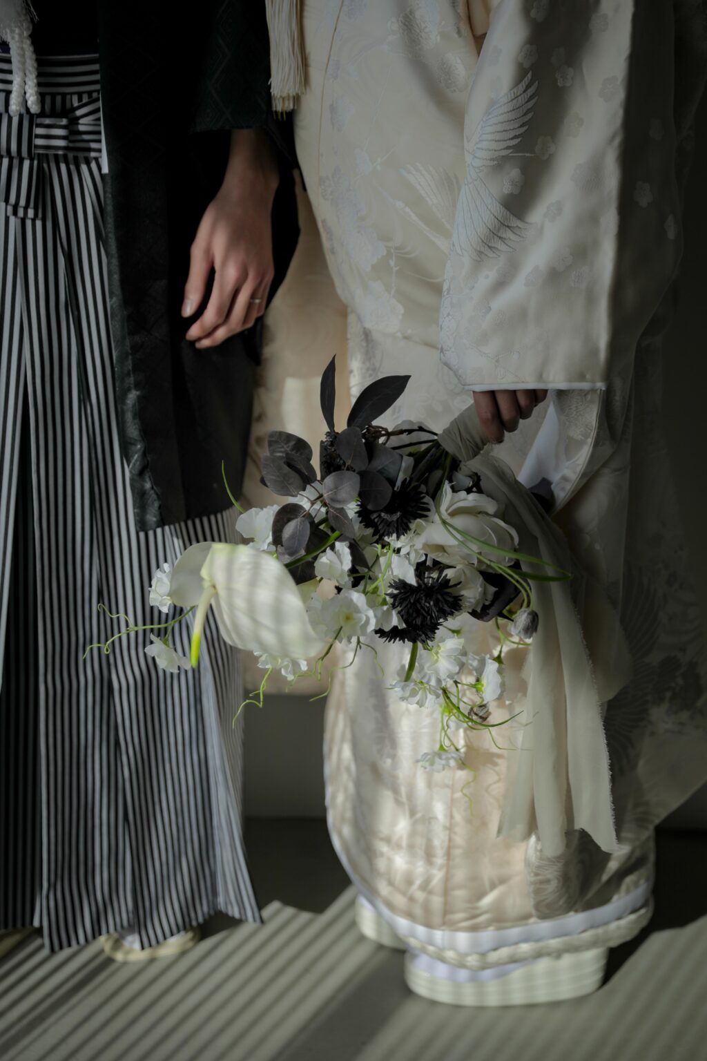 photography 自然光が映えるシンプルなスタジオで、白無垢と紋付袴を纏った和装前撮り | IN MY LIFE