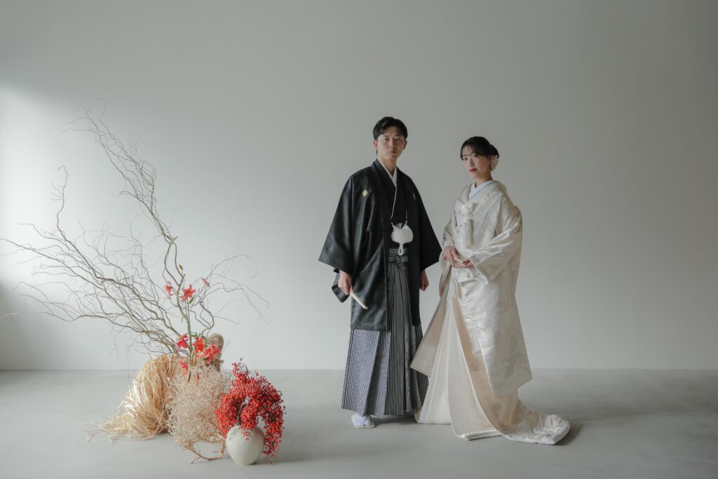 型にはまらない、自由で自然体な和装フォトウエディング。白無垢姿でこぼれる柔らかな
笑顔の一枚 | IN MY LIFE photography