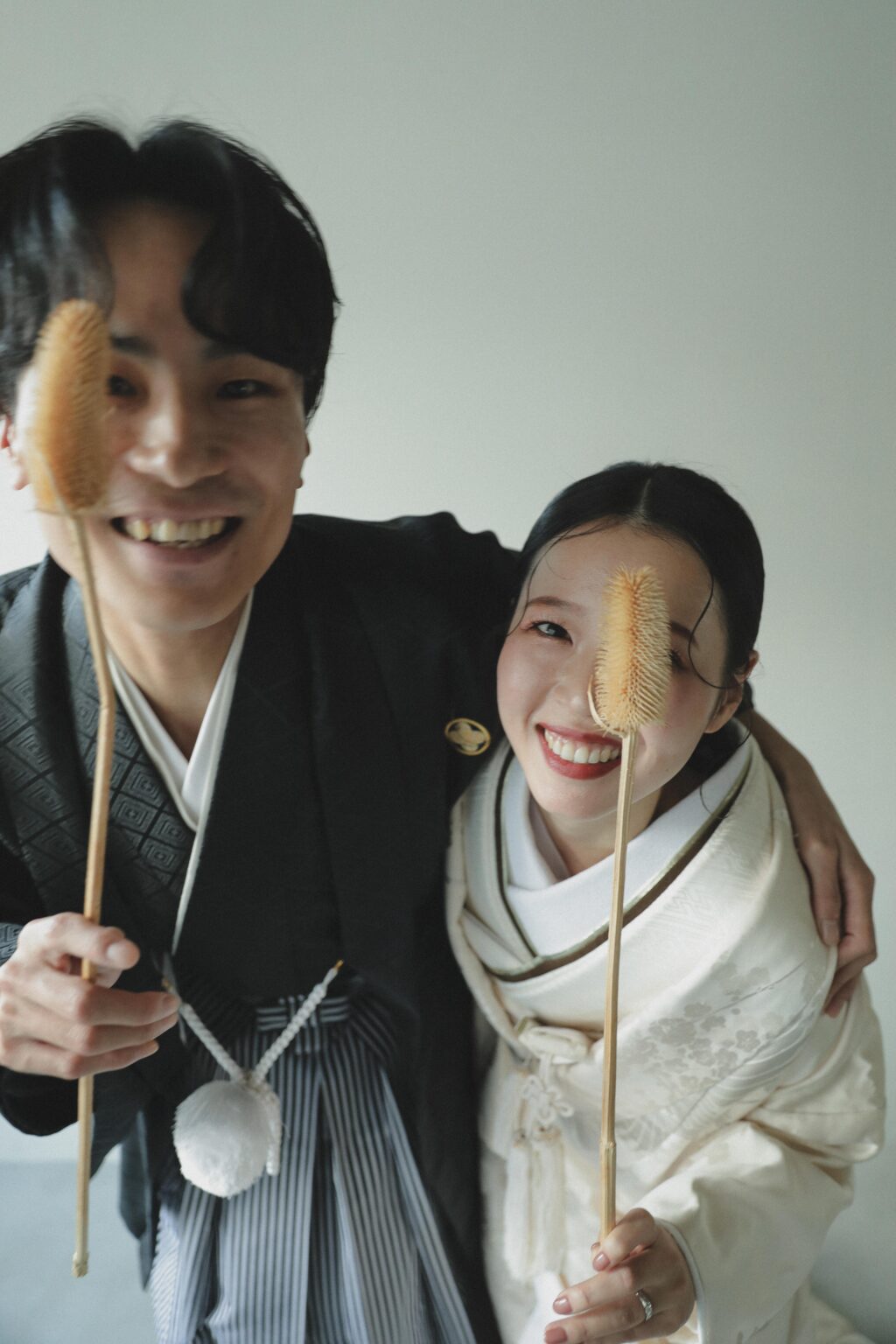 型にはまらない、自由で自然体な和装フォトウエディング。白無垢姿でこぼれる柔らかな 笑顔の一枚 | IN MY LIFE photography