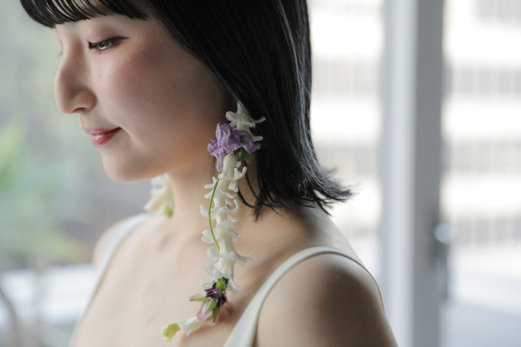 洗練されたドレスとシンプルなヘアメイク。自分たちらしさを表現する、上質な洋装前撮 り | IN MY LIFE photography