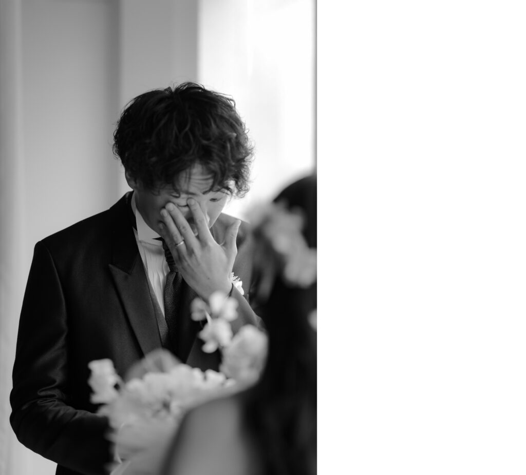 作り込まない自然な笑顔。お互いの空気感を大切に切り取った、等身大な洋装フォトウエ ディング | IN MY LIFE photography