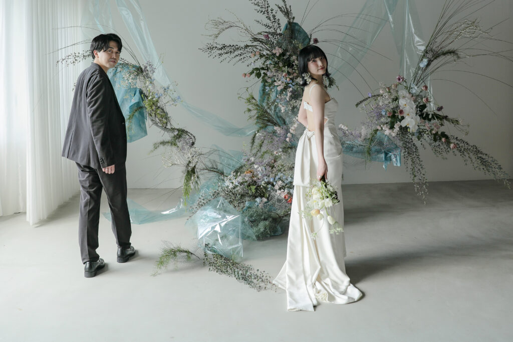 フローリストによるライブスタイリング。一輪一輪の個性を活かした、空間を彩る繊細な フラワーデコレーション | IN MY LIFE photography