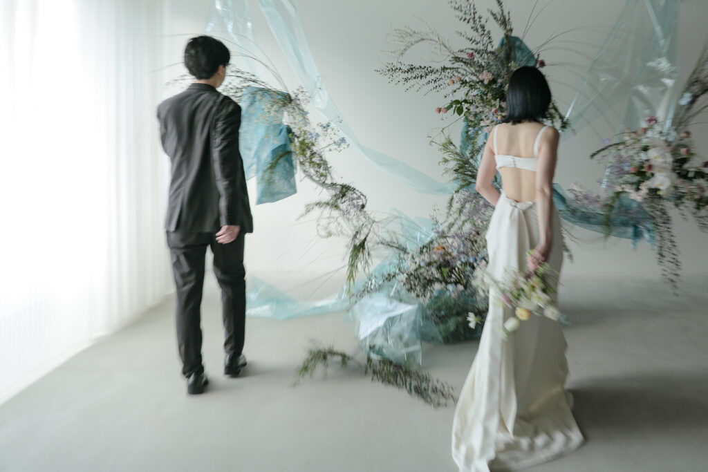 フローリストによるライブスタイリング。一輪一輪の個性を活かした、空間を彩る繊細な フラワーデコレーション | IN MY LIFE photography