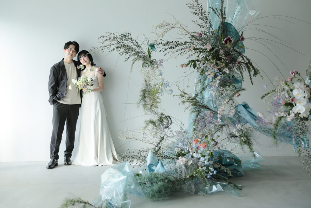 洗練されたドレスとシンプルなヘアメイク。自分たちらしさを表現する、上質な洋装前撮 り | IN MY LIFE photography