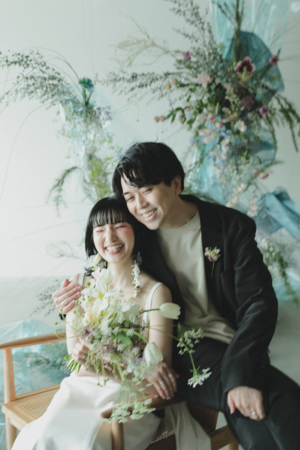 作り込まない自然な笑顔。お互いの空気感を大切に切り取った、等身大な洋装フォトウエ ディング | IN MY LIFE photography