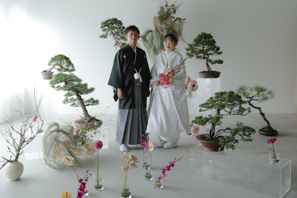 型にはまらない、自由で自然体な和装フォトウエディング。白無垢姿でこぼれる柔らかな
笑顔の一枚 | IN MY LIFE photography