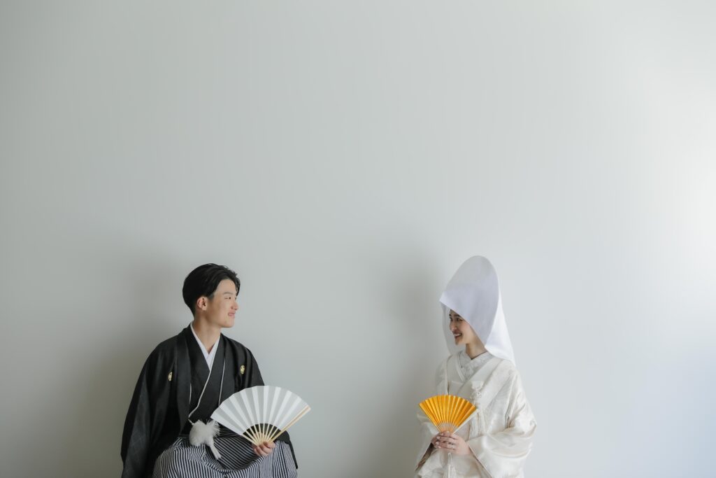 型にはまらない、自由で自然体な和装フォトウエディング。白無垢姿でこぼれる柔らかな
笑顔の一枚 | IN MY LIFE photography