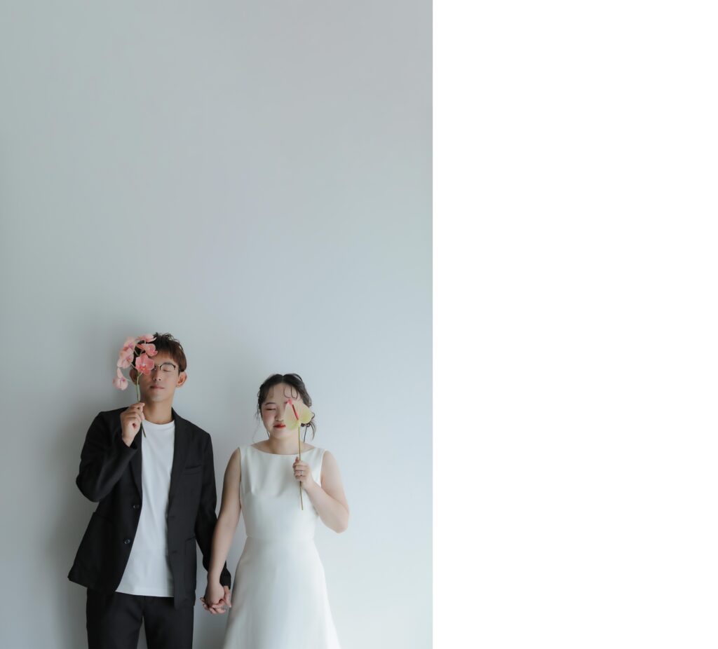洗練されたドレスとシンプルなヘアメイク。自分たちらしさを表現する、上質な洋装前撮 り | IN MY LIFE photography