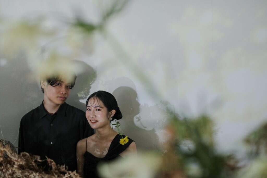 フローリストによるライブスタイリング。一輪一輪の個性を活かした、空間を彩る繊細な
フラワーデコレーション | IN MY LIFE photography
