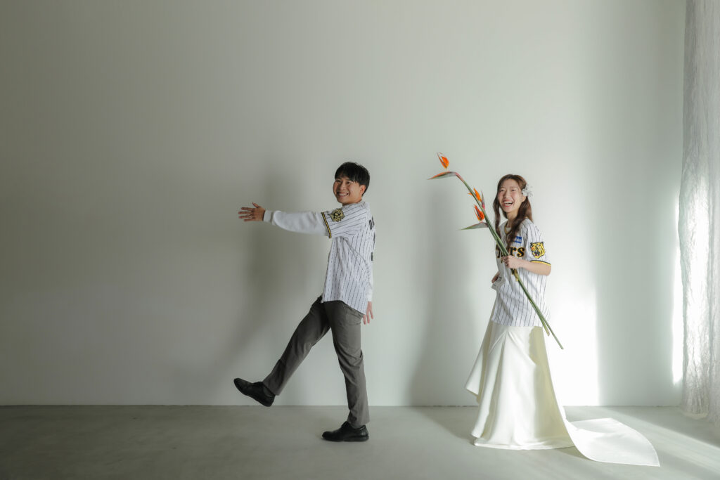 作り込まない自然な笑顔。お互いの空気感を大切に切り取った、等身大な洋装フォトウエ
ディング | IN MY LIFE photography
