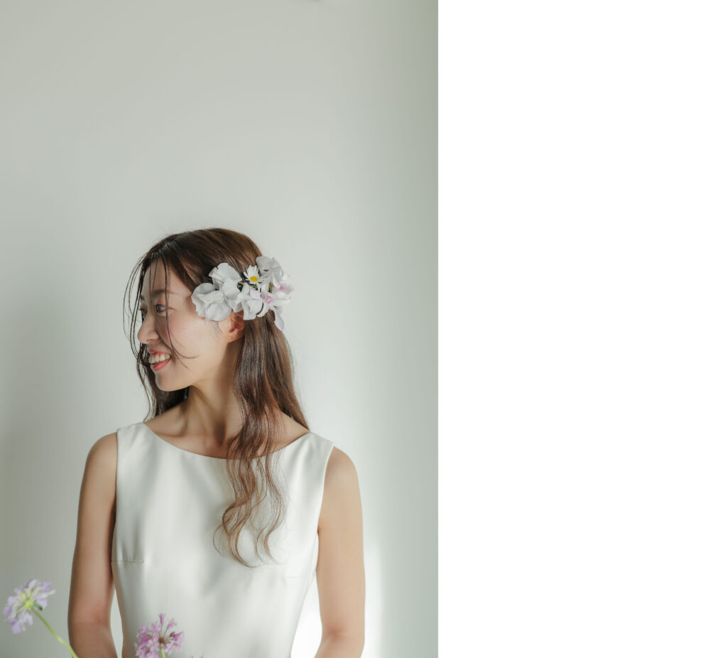 洗練されたドレスとシンプルなヘアメイク。自分たちらしさを表現する、上質な洋装前撮
り | IN MY LIFE photography