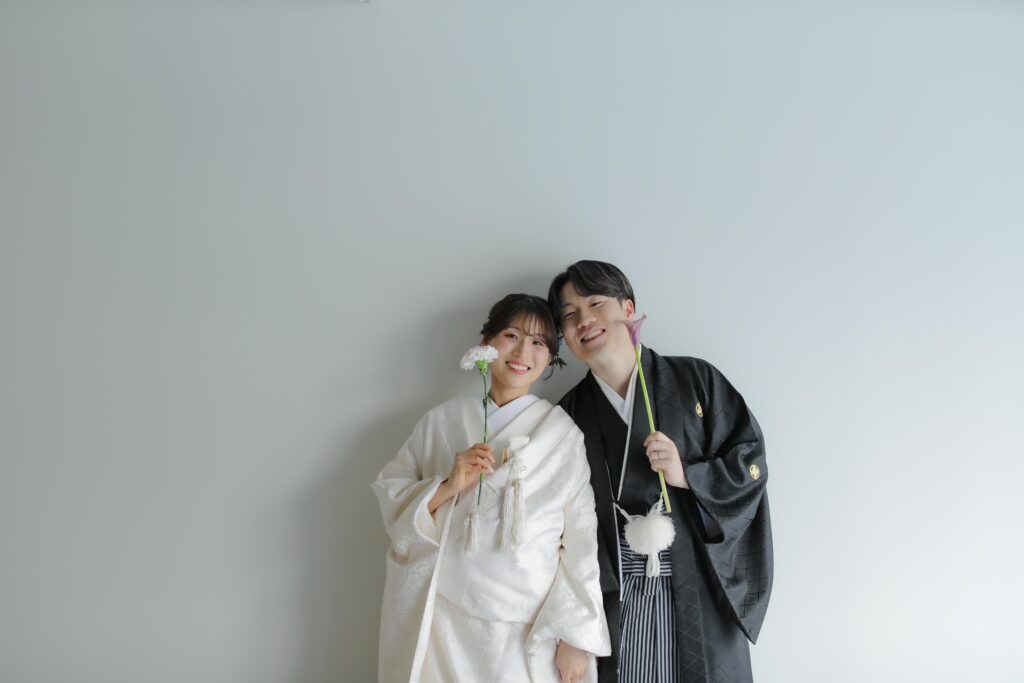 型にはまらない、自由で自然体な和装フォトウエディング。白無垢姿でこぼれる柔らかな
笑顔の一枚 | IN MY LIFE photography