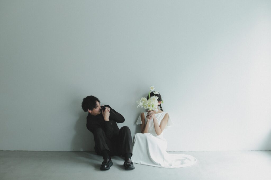 作り込まない自然な笑顔。お互いの空気感を大切に切り取った、等身大な洋装フォトウエ
ディング | IN MY LIFE photography