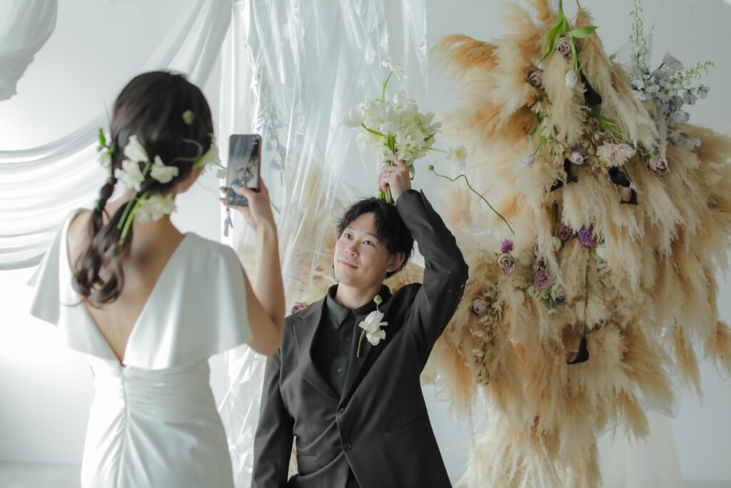 作り込まない自然な笑顔。お互いの空気感を大切に切り取った、等身大な洋装フォトウエ
ディング | IN MY LIFE photography
