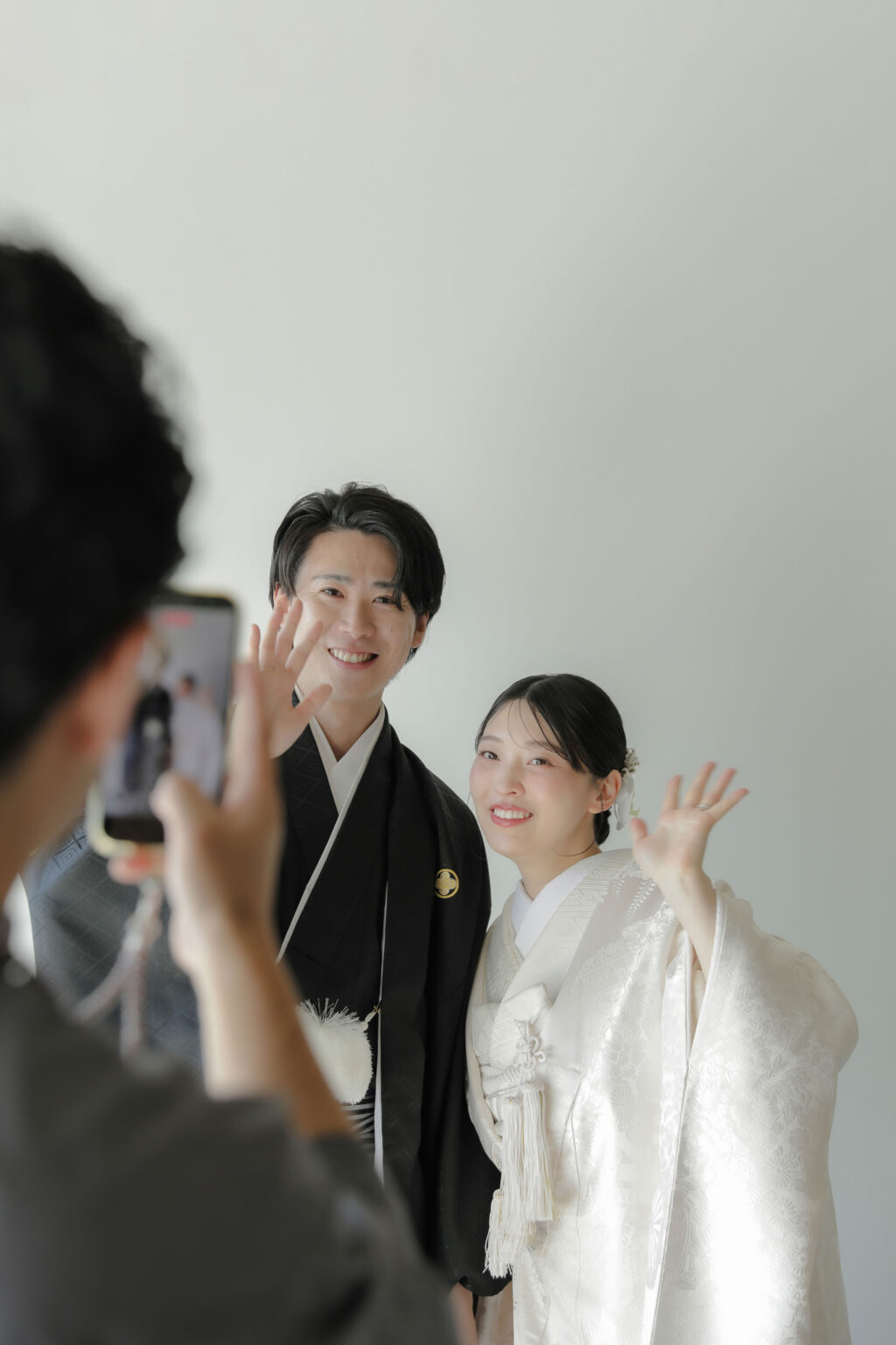 型にはまらない、自由で自然体な和装フォトウエディング。白無垢姿でこぼれる柔らかな 笑顔の一枚 | IN MY LIFE photography