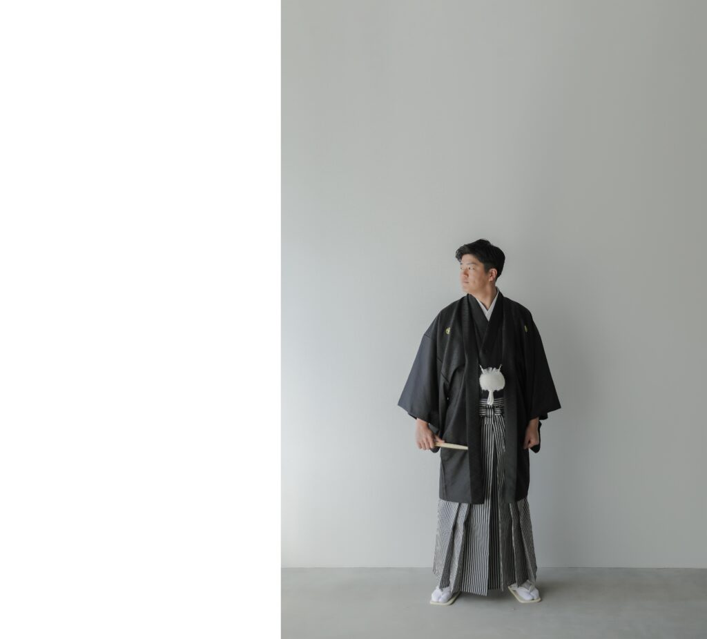 差し込む光が陰影を美しく描き出す。シンプルだからこそ本質が伝わる和装カッ ト | IN MY LIFE photography